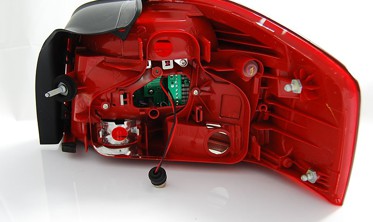 Червоні тюнінг ліхтарі задні AUDI A3 8P рестайл 3 двері фото