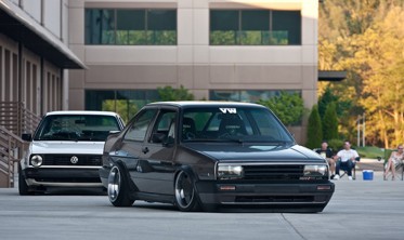 Тюнінгова решітка радіатора VW Jetta 2 чорна без емблеми фото