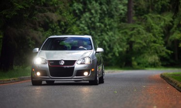 Решетка радиатора VW Golf 5 стиль GTI с местом под звезду фото