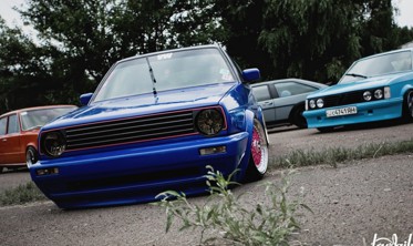 Решетка радиатора без логотипа VW Golf 2 черная (2 фары) фото