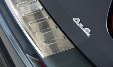 Накладка на бампер с загибом и ребрами Suzuki SX4/Fiat Sedici фото