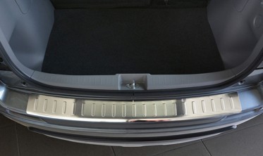 Накладка на бампер с загибом и ребрами Suzuki SX4/Fiat Sedici фото