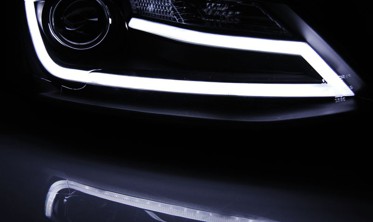 Черные фары передние линзованные VOLKSWAGEN JETTA 6 sedan с диодами фото