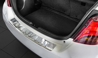 Накладка на бампер с загибом и ребрами Toyota Yaris 3 (5 дверей) фото