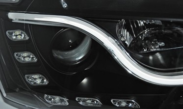 Линзованные фары передние VOLKSWAGEN JETTA 6 седан с дневными ходовыми огнями фото