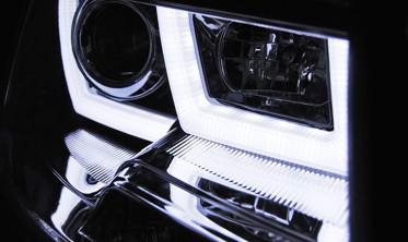 Передние фары тюнинг VOLKSWAGEN T5 2010-2015 с диодными габаритами U-тип фото
