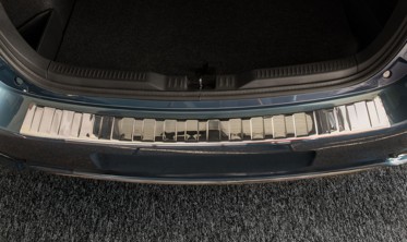 Накладка на бампер с загибом и ребрами Toyota Auris II Touring Sports Facelifting фото