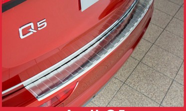 Накладка на бампер із загином та ребрами AUDI Q5 фото