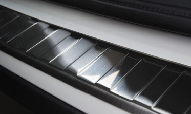 Накладка на бампер із загином та ребрами BMW X1 F48 фото