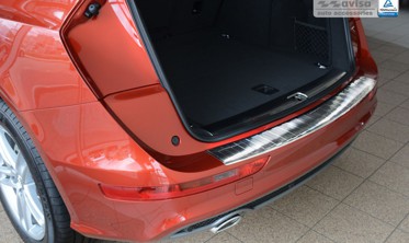 Накладка на бампер с загибом и ребрами AUDI Q5 фото