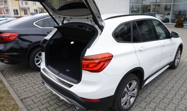 Накладка на бампер із загином та ребрами BMW X1 F48 фото