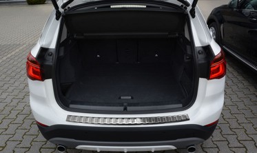 Накладка на бампер із загином та ребрами BMW X1 F48 фото