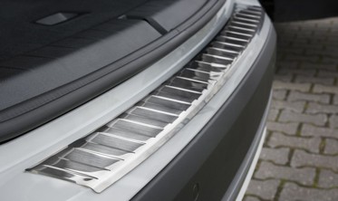 Накладка на бампер із загином та ребрами BMW X1 F48 фото