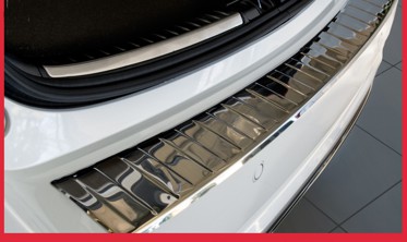 Накладка на бампер с загибом и ребрами Toyota Auris II hatchback Facelifting фото