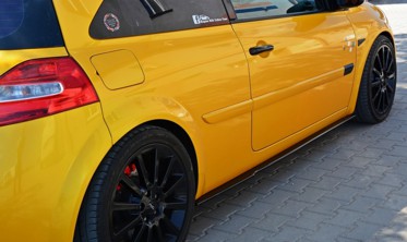 Накладки на бічні пороги Renault Megane 2 версія RS фото
