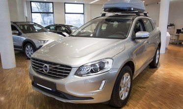 Накладка на бампер із загином та ребрами Volvo XC60 фото