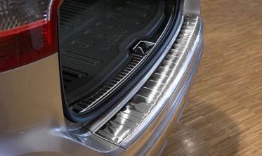 Накладка на бампер із загином та ребрами Volvo XC60 фото