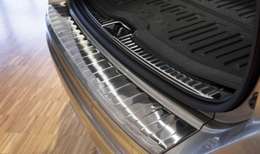 Накладка на бампер із загином та ребрами Volvo XC60 фото