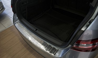 Накладка на бампер с загибом и ребрами Skoda Superb III Liftback фото