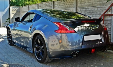 Тюнинговые накладки на пороги Nissan 370Z фото