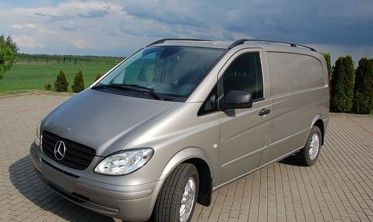 Накладка на бампер с загибом и ребрами Mercedes W639 Vito/Viano фото