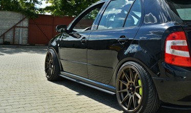 Тюнинговые накладки под боковые пороги Skoda Fabia I RS фото