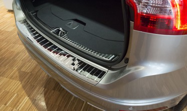 Накладка на бампер із загином та ребрами Volvo XC60 подвійне полірування фото
