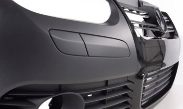 Бампер передний Golf 4 в стиле Golf 5 R32 с черной решеткой фото