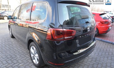 Накладка на бампер с загибом и ребрами Seat Alhambra II/Volkswagen Sharan II (двойная полировка) фото