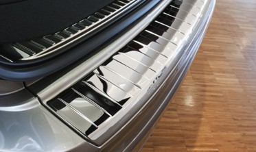 Накладка на бампер із загином та ребрами Volvo XC60 подвійне полірування фото