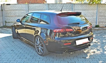 Центральный диффузор заднего бампера с вертикальными выступами Alfa Romeo 159 фото