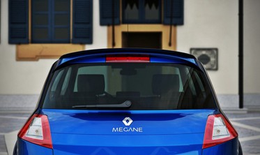 Спойлер крышки багажника Renault Megane II RS фото