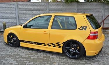 Тюнінг накладки на пороги Volkswagen Golf 4 R32 фото