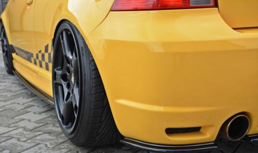 Тюнінг накладки на пороги Volkswagen Golf 4 R32 фото