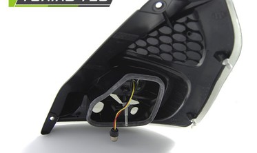 Тюнинговые задние фонари FORD FIESTA MK7 дорестайл красно-белые фото