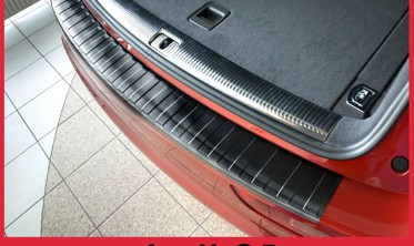 Накладка на бампер із загином та ребрами Audi Q5 чорна (графіт) фото