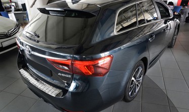 Накладка на бампер із загином та ребрами Toyota Avensis MK III FL Kombi фото