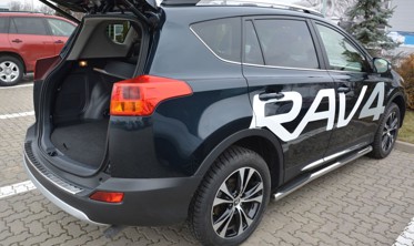 Накладка на бампер із загином та ребрами Toyota Rav4 IV фото