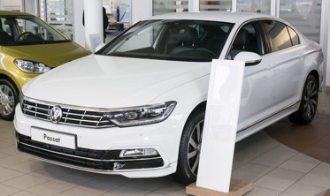 Накладка на бампер Volkswagen Passat B8 Carbon red фото