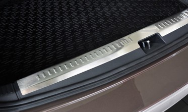 Защитная накладка на бампер с загибом и ребрами Skoda Octavia III Kombi фото