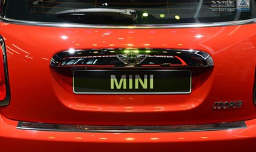 Накладка на бампер с загибом Mini Cooper III F56 черная сталь+carbon red фото