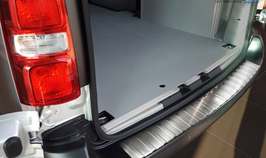 Накладка на бампер с загибом и ребрами Citroen Jumpy III/Peugeot Expert III фото