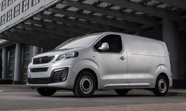 Накладка на бампер с загибом и ребрами Citroen Jumpy III/Peugeot Expert III фото