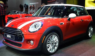 Накладка на бампер с загибом Mini Cooper III F56 черная сталь+carbon  фото