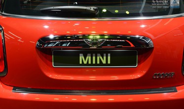 Накладка на бампер с загибом Mini Cooper III F56 черная сталь+carbon  фото