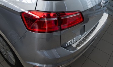 Накладка на бампер із загином та ребрами Volkswagen Golf Sportsvan фото