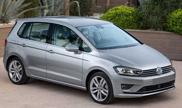 Накладка на бампер із загином та ребрами Volkswagen Golf Sportsvan фото