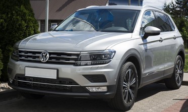 Накладка на бампер Volkswagen Tiguan II (черная сталь+carbon) фото