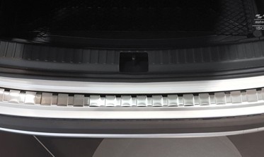 Защитная накладка на бампер с загибом и ребрами Seat Ateca  фото