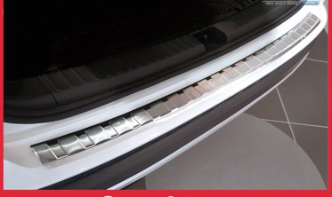 Защитная накладка на бампер с загибом и ребрами Seat Ateca  фото